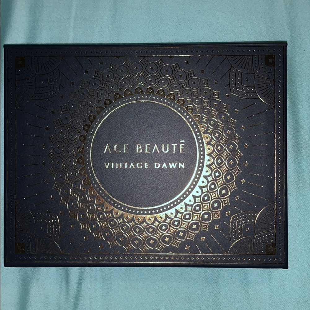 Eye shadow palette